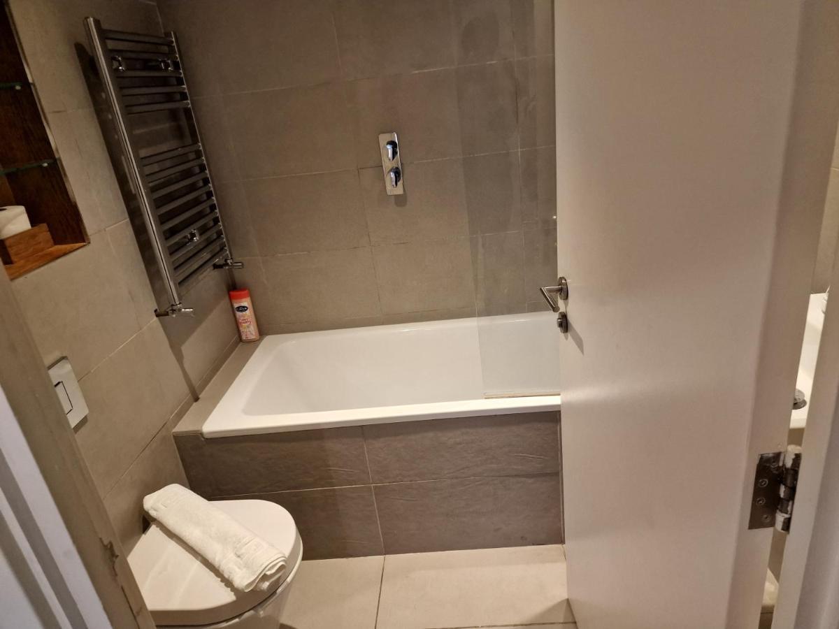 Lovely 1-Bed Apartment In Londra Dış mekan fotoğraf