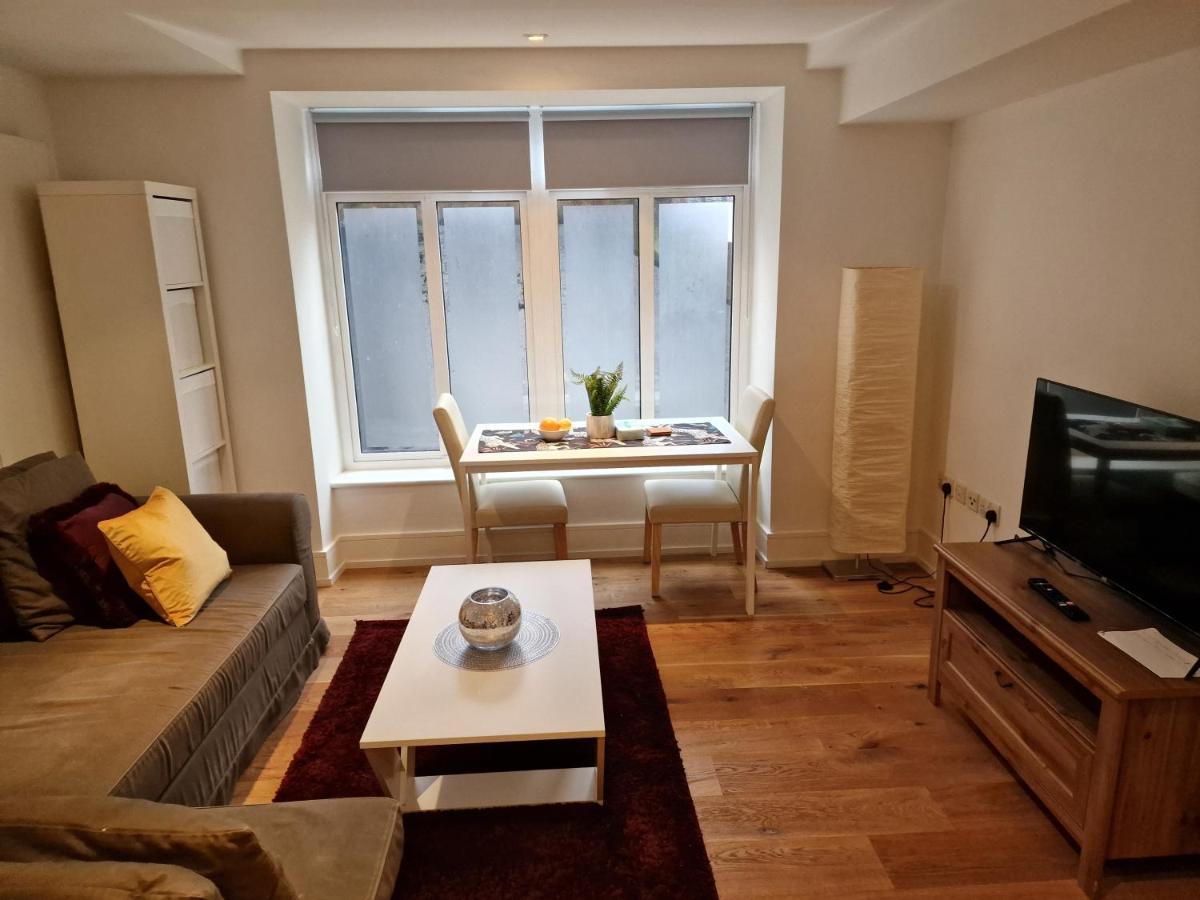 Lovely 1-Bed Apartment In Londra Dış mekan fotoğraf